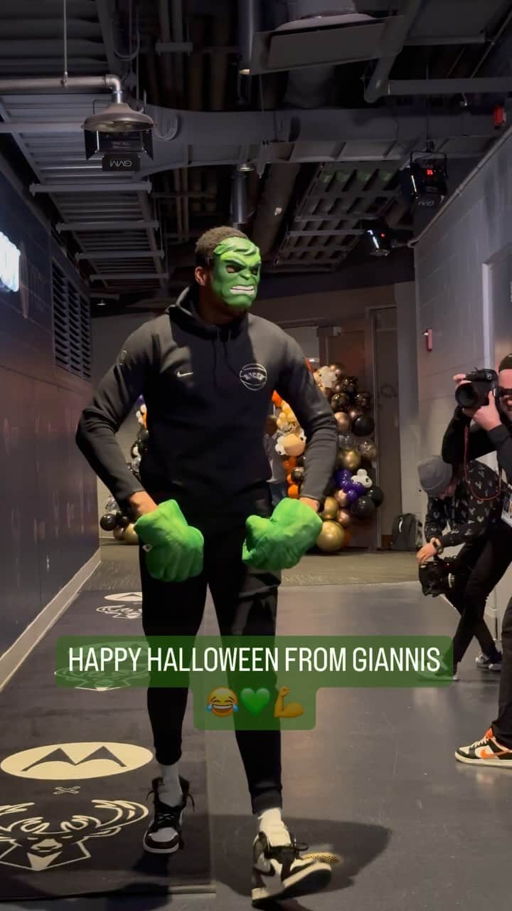 NBAのインスタグラム：「@giannis_an34 gets into the holiday spirit 🎃」