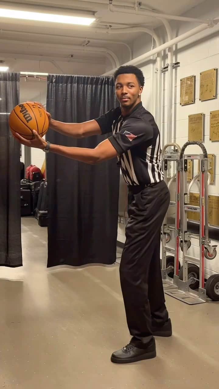 NBAのインスタグラム：「happy early Halloween from Trey Murphy」