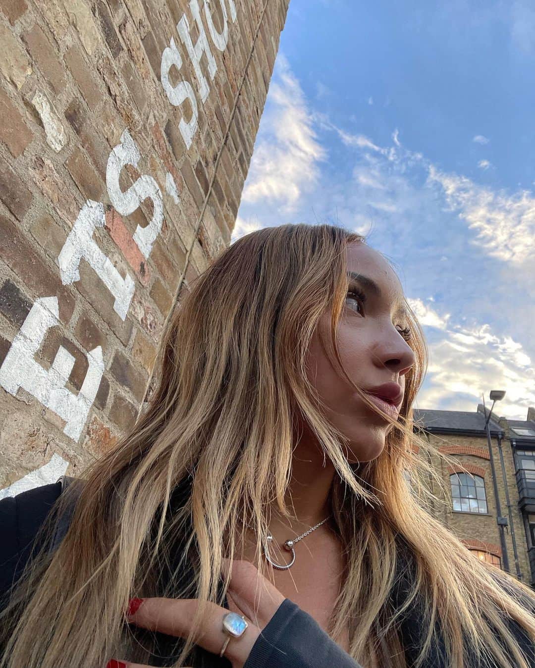 サマンサ・マリアのインスタグラム：「Revisited Camden 🤹🏽‍♀️」