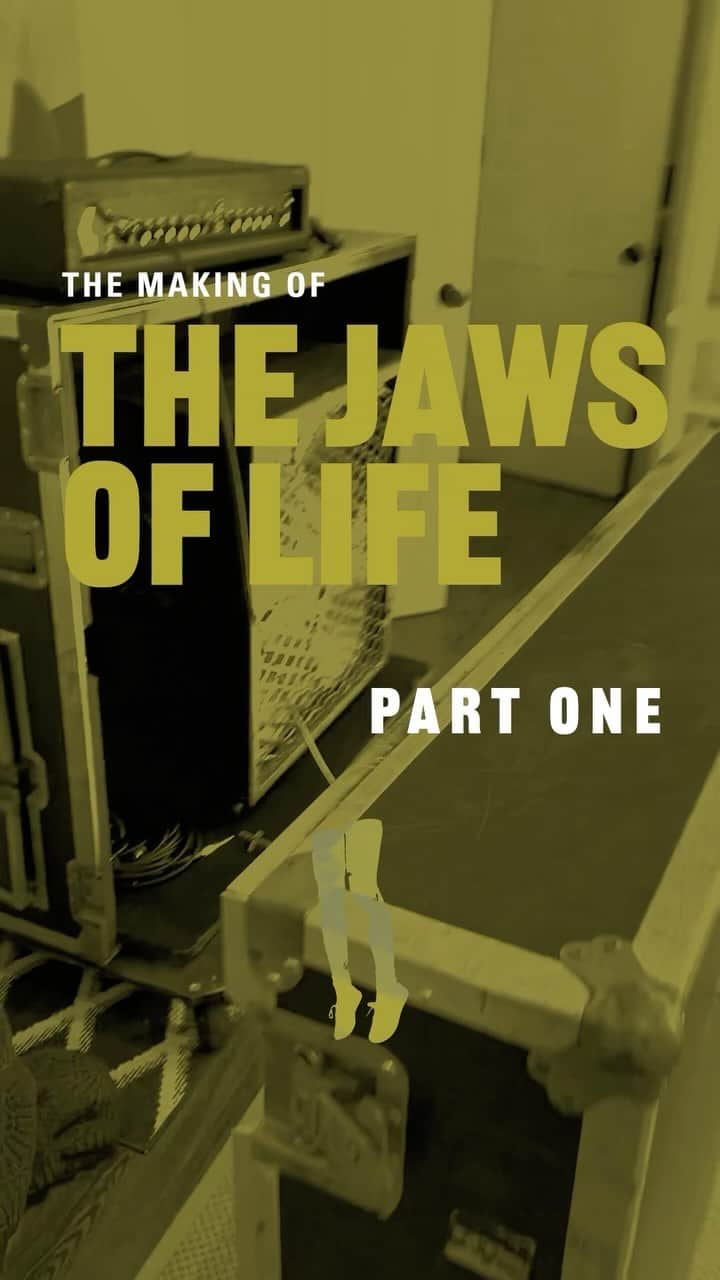 ピアス・ザ・ヴェイルのインスタグラム：「Before we head out on The Jaws Of Life Tour, we wanted to give you a look into how the album was made. This is part one of the making of The Jaws Of Life.」