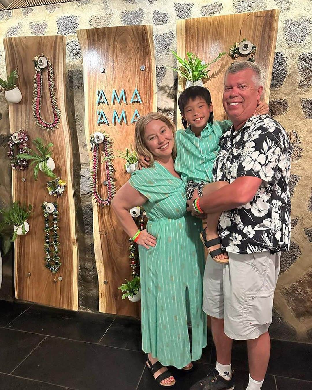 Angels By The Sea Hawaii Waikiki Based Boutiques ?Original clothing designed さんのインスタグラム写真 - (Angels By The Sea Hawaii Waikiki Based Boutiques ?Original clothing designed Instagram)「Matching clothes double your smiles @angelsbythesea  一緒だから笑顔も二倍に  お揃いのお洋服で ご家族の記念日やお出掛けをより楽しく  Matching clothes make family anniversaries and outings more memorable.  👗 Pineapple Collection from @angelsbythesea  📸 @little_dragon_ak Thank you💕 📍Hawaii  @angelsbythesea has been Hawaii’s resort fashion brand based in Honolulu, Hawaii, since 2010. Please visit our online store 🌺www.angelsbytheseahawaii.com Owner Designer Nina Thai (Miss Waikiki) @nina_bythesea (日本語勉強中📚🙇🏻‍♀️) Please feel free to tag your pic for a chance to be featured!  ハワイのリゾートファッション、 エンジェルズバイザシー はミスワイキキである Nina Thai によって作られたハワイオリジナルファッションブランドです🌴日本語ウェブサイトはこちら www.angelsbytheseahawaii.jp  ハワイやリゾートファッションが好きな人は是非私達のアカウントをフォローして下さい🙌また私達の商品をポストする際にタグ付けしていただいたら私達からリポストされるチャンスがあります  #angelsbytheseahawaii #angelsbythesea #resortwear #hawaii #waikiki #matchingoutfits #matchymatchy #mommyandme  #ハワイ #ワイキキ #カイルア #ラニカイビーチ #シンプルコーデ #エンジェルズバイザシーハワイ #エンジェルズバイザシー #リゾートファッション #ハワイ限定 #リンクコーデ #家族コーデ #하와이스냅 #하와이허니문스냅」10月31日 6時54分 - angelsbythesea