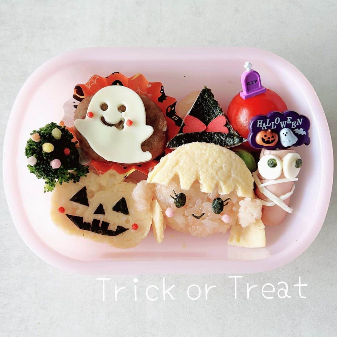 mariomi324のインスタグラム：「Happy Halloween 🎃👻🍭 ✳︎ ✳︎ ✳︎ ✳︎ #ハロウィン弁当 #キャラ弁 #キャラ弁当  #幼稚園弁当 #年長弁当 #年長さん弁当 #手作り弁当  #手料理 #クッキングラム #おうちごはんlover #おうちごはん #cooking #foodstagram #instafood #foodpic #bento #lunchbox #lunchtime #lunch #お昼ごはん #お弁当記録 #お弁当の時間 #娘弁当」