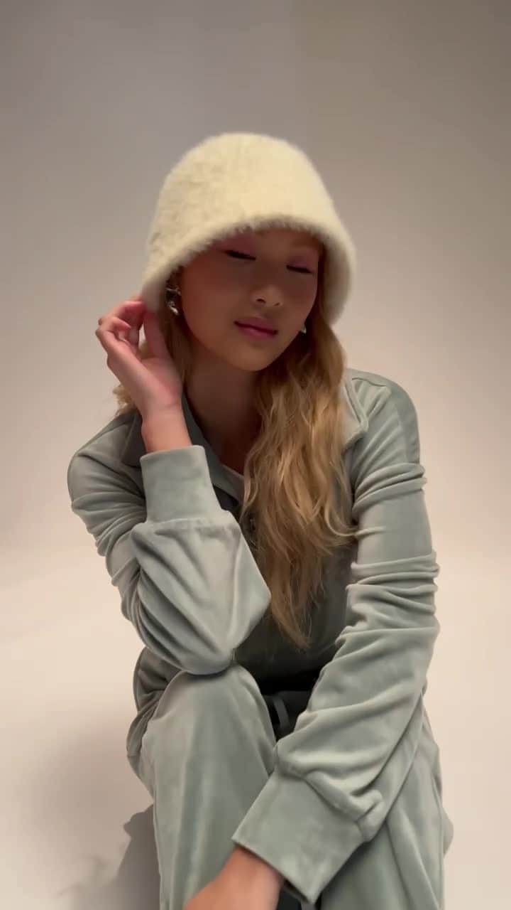 のインスタグラム：「cozy and stylish fits are always the answer🧸✨⁣ ⁣ Shop our forever cozy collection online now or at your nearest Forever 21 store!」