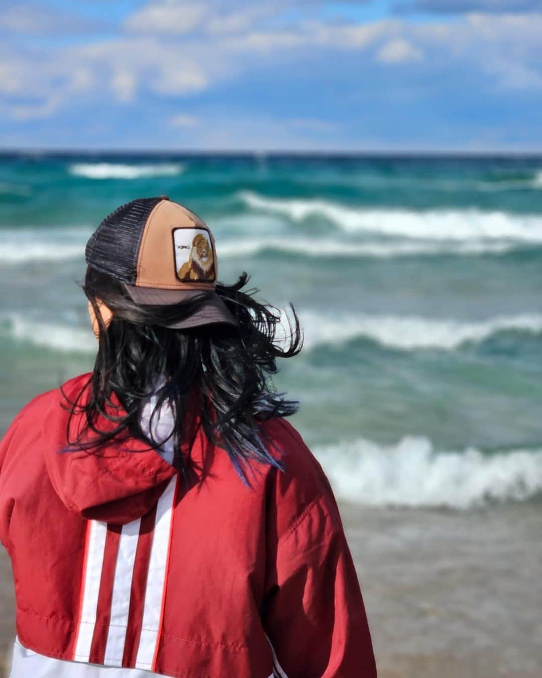 ミン・ユラのインスタグラム：「Guess what I was pointing at 👀  Much needed nature trip 🫶  • • • • #sleepingbeardunes #puremichigan #hiking #traversecity #mackinacisland #manitoulinisland」