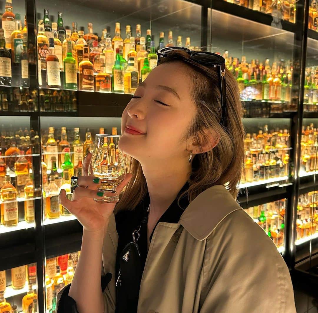 神谷由香さんのインスタグラム写真 - (神谷由香Instagram)「"The Scotch Whisky Experience🥃"  スコットランドにてスコッチウイスキーの飲み比べ🏴󠁧󠁢󠁳󠁣󠁴󠁿  日本ではソーダで割ってハイボールをよく飲んでいたけど 最近はロックの美味しさに気づいてしまった！！！！  みんなはなんのお酒が好き？？  #thewiskyexchange #Scotland #Edinburgh #scotchwhisky #whisky #スコットランド　#エディンバラ」10月31日 7時11分 - kamiya_yuka_