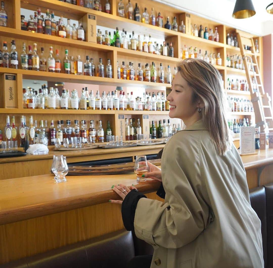 神谷由香さんのインスタグラム写真 - (神谷由香Instagram)「"The Scotch Whisky Experience🥃"  スコットランドにてスコッチウイスキーの飲み比べ🏴󠁧󠁢󠁳󠁣󠁴󠁿  日本ではソーダで割ってハイボールをよく飲んでいたけど 最近はロックの美味しさに気づいてしまった！！！！  みんなはなんのお酒が好き？？  #thewiskyexchange #Scotland #Edinburgh #scotchwhisky #whisky #スコットランド　#エディンバラ」10月31日 7時11分 - kamiya_yuka_