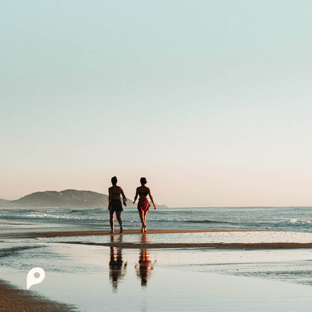 PicLab™ Sayingsのインスタグラム：「Did someone say, girls trip?! ✈️ 🧳 👯‍♀️ If you’re looking for the perfect destination for your next girls getaway, we’ve selected three killer locations with amazing itineraries. Head to our link in bio to book!   1. Morocco 🇲🇦  2. Colombia 🇨🇴  3. Guatemala 🇬🇹」