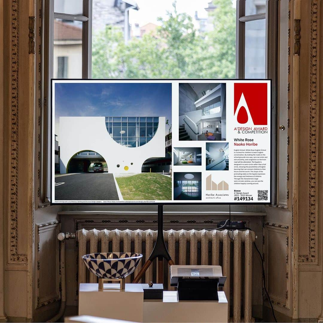 Horibe Associates co., ltd. のインスタグラム：「・ イタリアで開催されましたA’ Design Award & Competitionにて「White Rose English School」がBRONZE AWARD受賞し、授賞式典がイタリアコモにて開催されました。  詳しくはプロフィール欄のリンクよりWEBサイトのNEWSをご覧ください。  #adesignaward #award #architecture #大阪建築家」