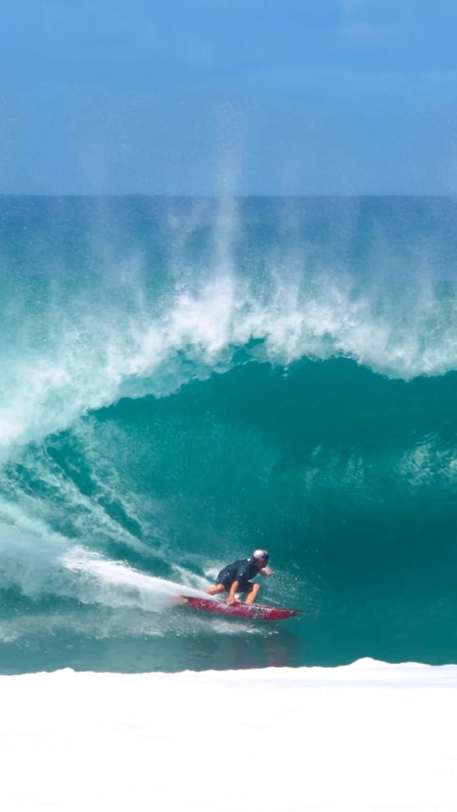 ジェイミー・オブライエンのインスタグラム：「Opening swell at Pipeline was epic! New edit live on my YouTube channel 💦🎃」