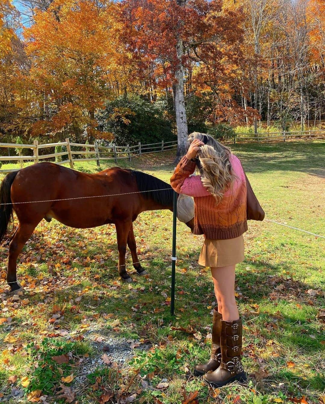 SPELLのインスタグラム：「A fall favourite… our Midsummers Dream Knit Cardi as seen on @amberharrelsonn 🍂」