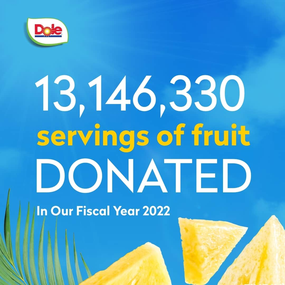 Dole Packaged Foods（ドール）さんのインスタグラム写真 - (Dole Packaged Foods（ドール）Instagram)「We are promising people, planet and prosperity are at the heart of everything we do to make the sun shine brighter for all.  Did you know that 99% less fruit waste went to the landfill from Dole Michigan? This means 437,880 lbs. of fruit waste was diverted from this landfill in 2021. At our facility in Michigan, we've successfully reduced our fruit waste to landfill in partnership with Cornelius Farms Organic Composting and a process called 'windrow composting.' Windrow composting is a process that transforms organic fruit waste into a valuable organic compost which we can use to grow our next crop.  Swipe to learn more about our Dole® Promises.  #DolePromise #FruitWaste #SunshineForAll #FoodWaste」10月31日 7時33分 - dolesunshine