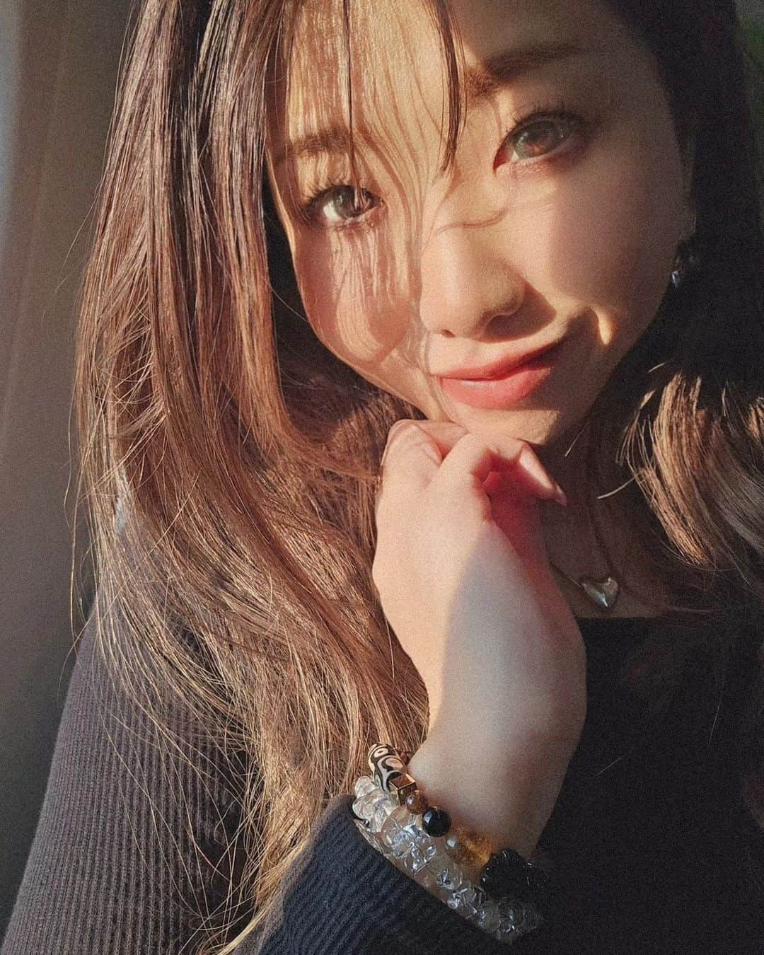 中村まきのインスタグラム：「今朝は素晴らしい朝焼けからのスタート。ちょっと感動したんだな✨きっとこの３泊４日はすんごいミラクルが待ち構えているような気がします。 👆️こういう感はよく当たります🤣  何が起きるのかワクワク😃💕  東京行ってくるよー😃✨  ✼••・・・・・・・••✼✼••・・・・・・・••✼ ⚠️募集中⚠️ビジネスコンセプト戦略相談🧳 ーーあなたが勝てるビジネス戦略をーー  ◆コンセプト戦略相談 ※新規のみ 　単発36000円⇒12000円(60分)  　あなたにしかない強みとなるビジネスの 　核を磨き、より勝てる戦略を手にしませんか？  【相談場所】 　対面／東京受付中(10/31～11/3） 　　　　宮崎または出張先にて 　　　　※お客様店舗や周辺カフェ 　オンライン／ZOOMにて随時  【お支払い】 　対面は当日or事前振込み対応  【お申込み方法】 プロフィールよりＤＭまたは公式LINEより  ✼••・・・・・・・••✼✼••・・・・・・・••✼  ⚠️企業セミナー・講習、PRや広告 協業相談、企業講習、認定講師(FC) など各種ご相談はDMよりお気軽に  《当社事業》 ・コンサルティング/SNSマーケティング ・プロジュース(プロダクト・イベント企画） ・オリジナル商品設計企画提案(協業) ・マーケティング認定講師育成 ・各種ビジネス講座 ・外資美容ブランドプロモーション ・PR/インフルエンサー ・美容家・フリーモデル  ✼••・・・・・・・••✼✼••・・・・・・・••✼  #集客​ #ビジネスコンサル #プロデューサー #snsプロデュース ​ #起業女子 #潜在意識 #自己肯定感 #心理学 #企業研修 #東京 #コンセプトワーク #東京セミナー　#オンラインセミナー #SNSクリエイター #ブランディング #ビジネスコーチ #セミナー講師 #インスタ講師 #マーケター #ビジネス相談　#田舎暮らし #経営者 #pr #女性の働き方」