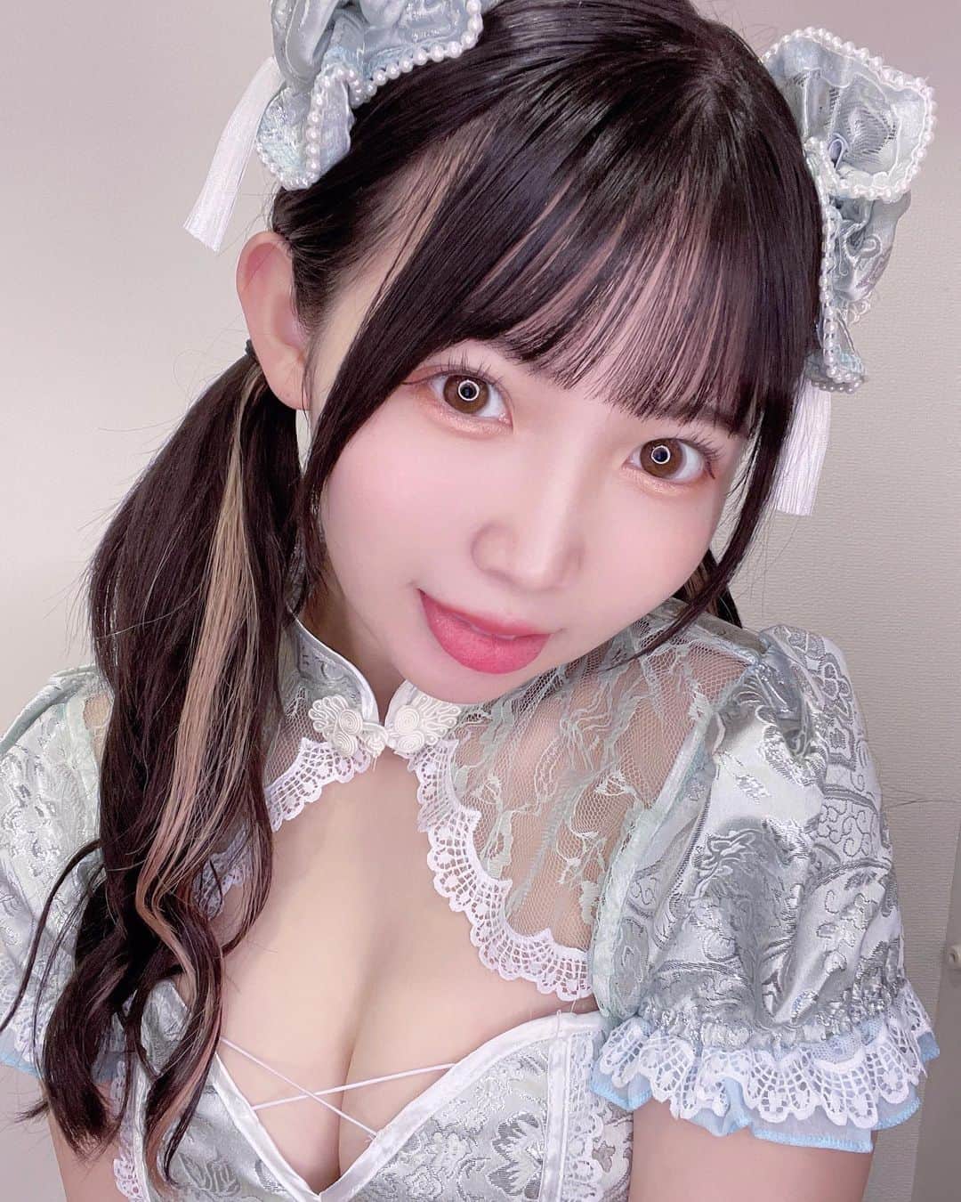 雪村花鈴さんのインスタグラム写真 - (雪村花鈴Instagram)「はっぴーはろうぃん！🎃🤍  チャイナ着たよ〜 どうかな、？」10月31日 12時00分 - yukimura_karin