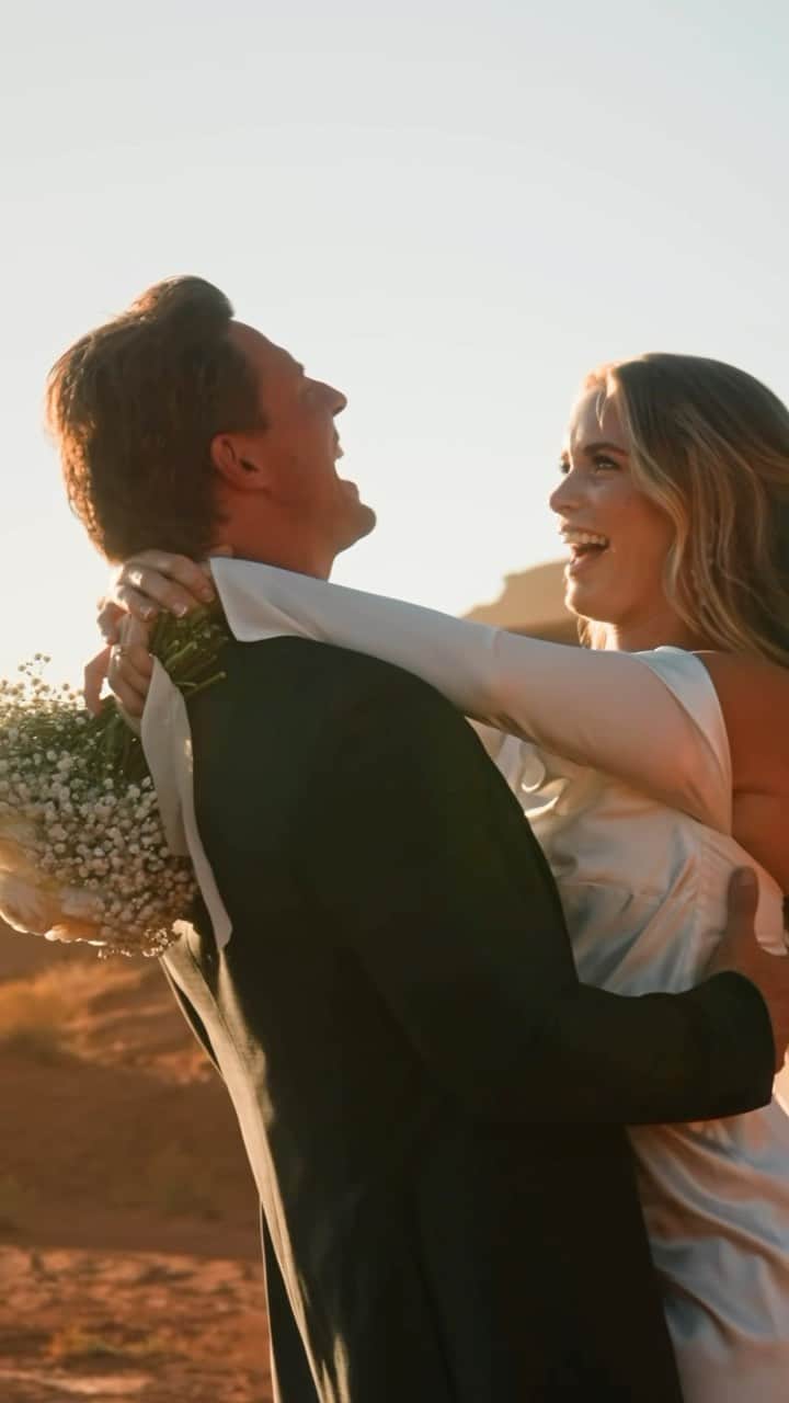 スティーブ・クックのインスタグラム：「So Grateful for everyone that came out to celebrate this special day with us. For Those that want to check out our YouTube of the big day - link in bio @sandhollowresort  @christian.n.jimenez  @mjbale」