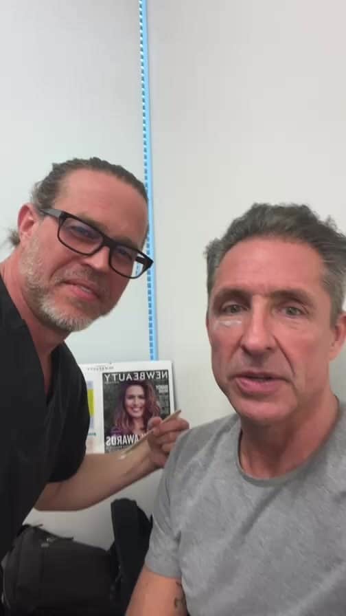 のインスタグラム：「What is all of that stuff on my face? And what are they about to do to me? Listen in and find out… (facial upgrade in progress with @breastimplantillnessexpert Dr. Rob)」