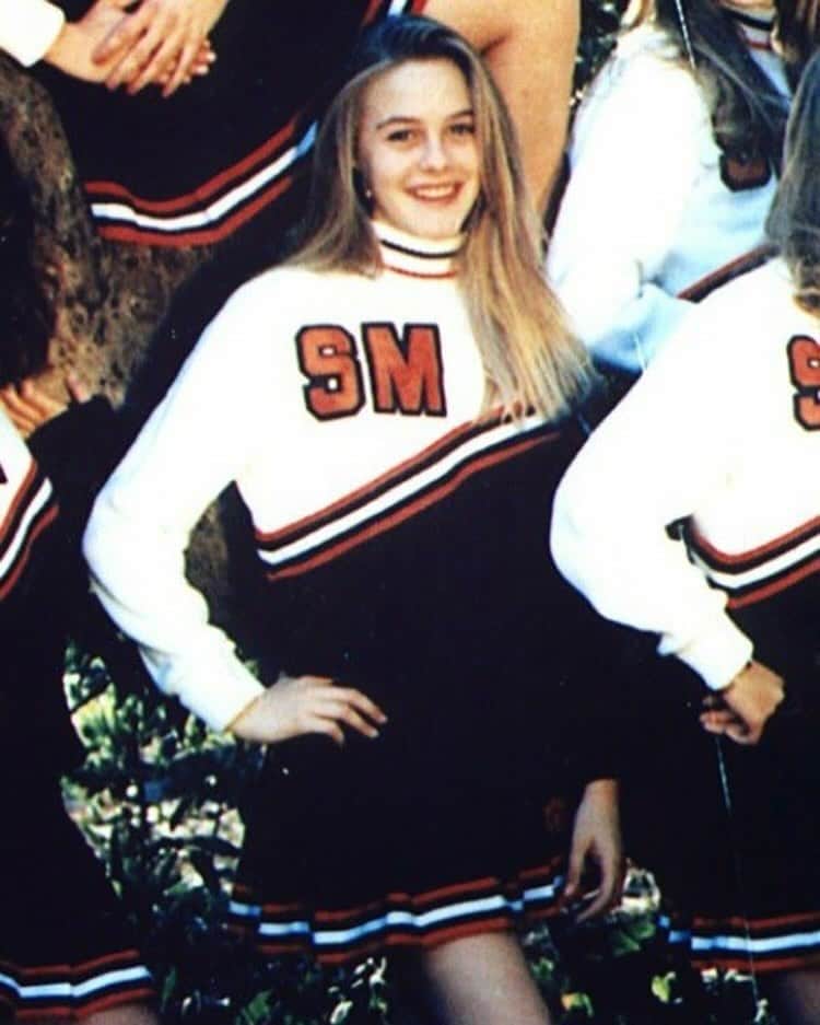 アリシア・シルヴァーストーンのインスタグラム：「Fun Fact: Before I was an actress, I was a cheerleader Freshman year at San Mateo High… but I quit because I thought Cheerleading would be dancing, but it’s a lot of stomping and clapping. 😂 #MondayMemories」