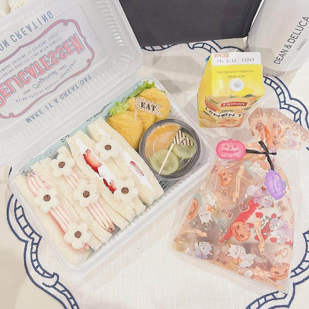 SPARAさんのインスタグラム写真 - (SPARAInstagram)「10日間のJKお弁当記録 #ハロウィン弁当 #オムライス弁当 #はんぶんこサンド弁当 #ボロネーゼパスタ弁当 #そぼろ弁当 #ミニおにぎり弁当 #サンドイッチ弁当 #JK弁当」10月31日 7時52分 - spara_aco