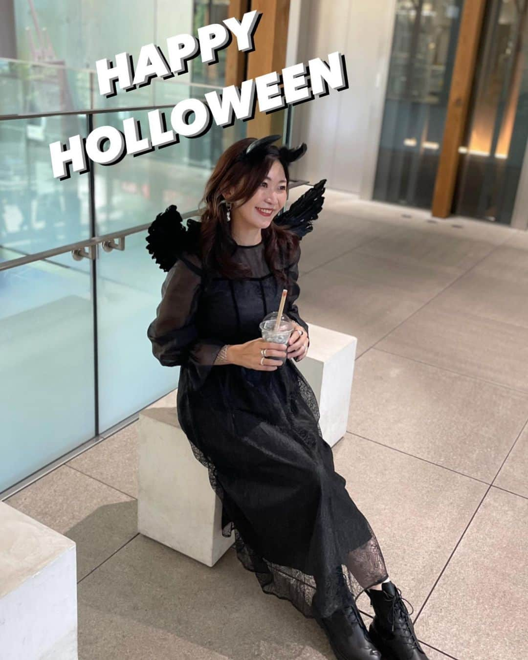 ayakonbubuのインスタグラム：「#happyholloween 🎃  今年は 悪魔👿　機関車ヘンリー(公家じゃないよ) そしてキョンシー　やりました🥰  機関車は改良が必要なので　クリスマスにやろうかな😅😂  #仮装　楽しいなぁ。  ハロウィン🎃楽しんでるかな？ 今日は　仕事だから　 私のハロウィンは昨日でおわた🧟  #天使と悪魔#キョンシー#機関車トーマス #ハロウィン#ハロウィンコスプレ #ハロウィン仮装 #はろうぃん #はろうぃんコスプレ #holloween#holloweencostume  #コスプレ#仮装#仮装#アラフォー#アラサー#ブラックコーデ #BLACK #モノトーンコーデ #モノトーン #ハロウィンコーデ  #ハロウィンコスプレ  #コスプレ#コスプレ女子 #コスプレ写真#アラフォーママ #UNIQLOC#uniqlo購入品 #天使コスプレ#悪魔コスプレ」