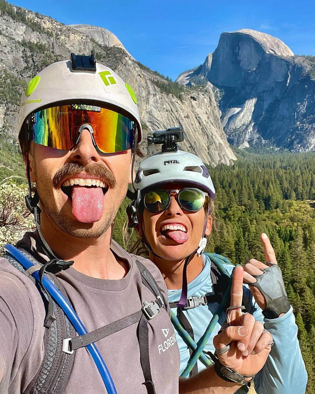 コートニー・コンローグさんのインスタグラム写真 - (コートニー・コンローグInstagram)「A few moments and captures from my first trip to Yosemite 🏕️🏔️🧗‍♀️ we stayed in the OG climbers camp (Camp 4) too which was really rad!」11月1日 4時00分 - courtneyconlogue