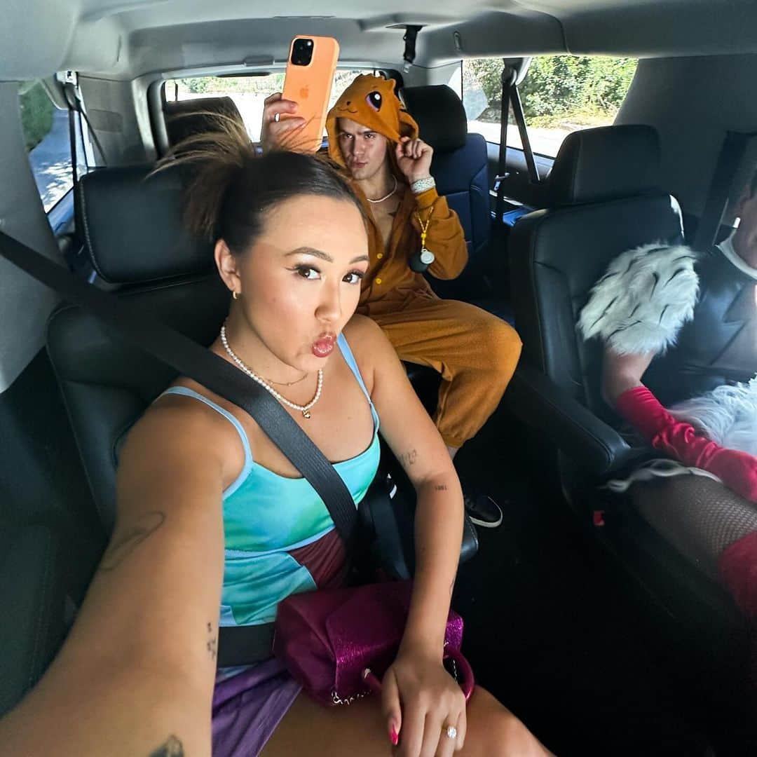 Lauren Riihimakiさんのインスタグラム写真 - (Lauren RiihimakiInstagram)「look at all these pokéboys I collected」10月31日 8時12分 - laurdiy