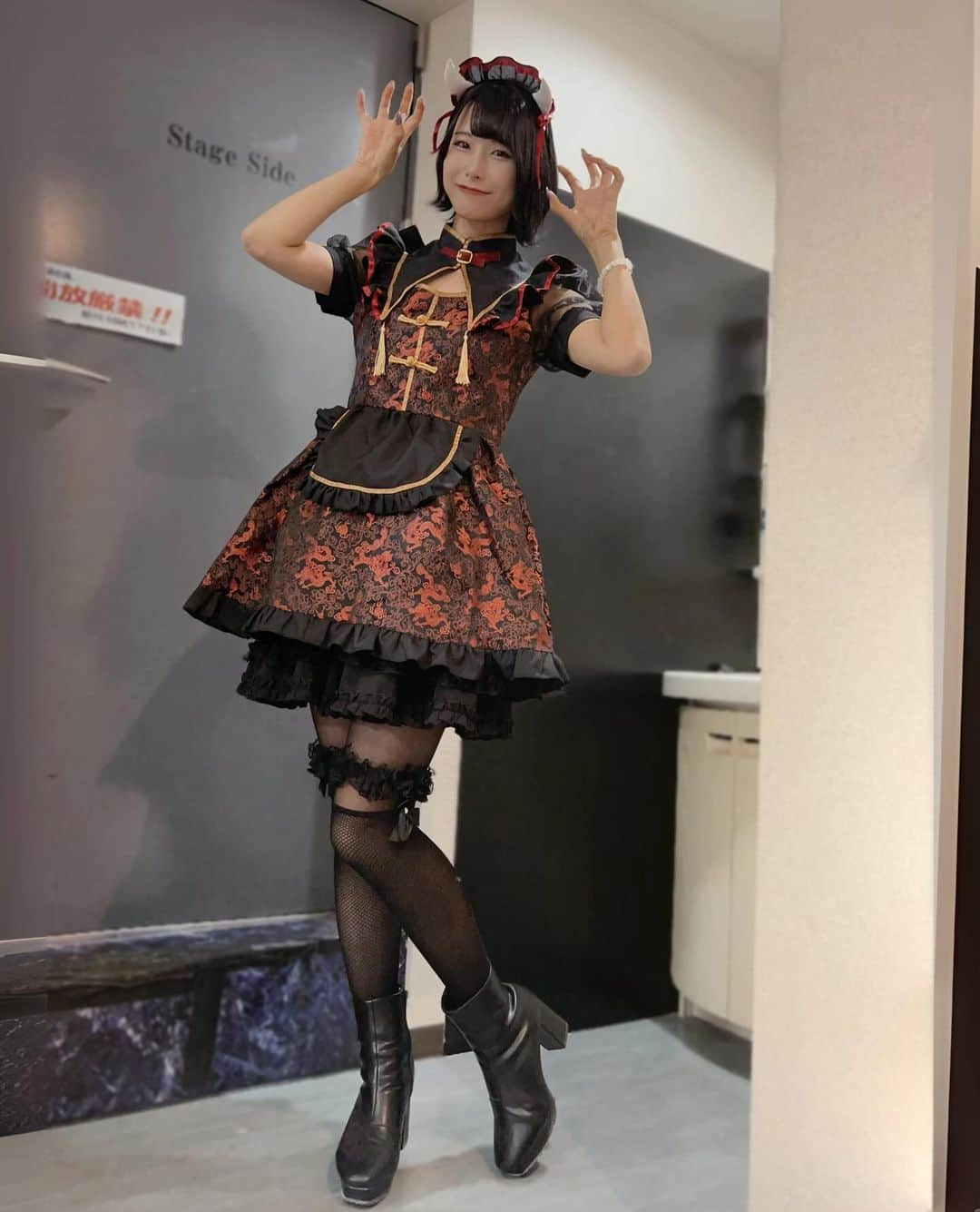 椎原えみさんのインスタグラム写真 - (椎原えみInstagram)「2023.10.31.𝖳𝗎𝖾𝗌𝖽𝖺𝗒 . . . HappyHalloween🎃🎃🎃 . . .  #milkandhoney #椎原えみ #ミルハニ  #ハロウィン #ドラゴンチャイナメイド #えなこ #はろうぃんコスプレ  #ショートヘア #被写体  #雰囲気美人 #モデル #アイドル #japaneseidol #japanesegirl  #beautiful #いいね  #photomodel #photography #Japan  #高身長女子  #model  #cute #撮影会モデル」10月31日 8時15分 - emi.s_mh