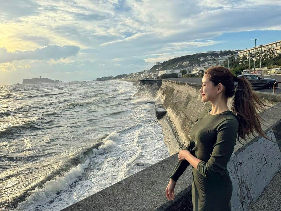 宮坂灯里さんのインスタグラム写真 - (宮坂灯里Instagram)「🧡 #sunset  #sea #kamakura  #鎌倉 #七里ヶ浜」10月31日 8時15分 - m.akari27