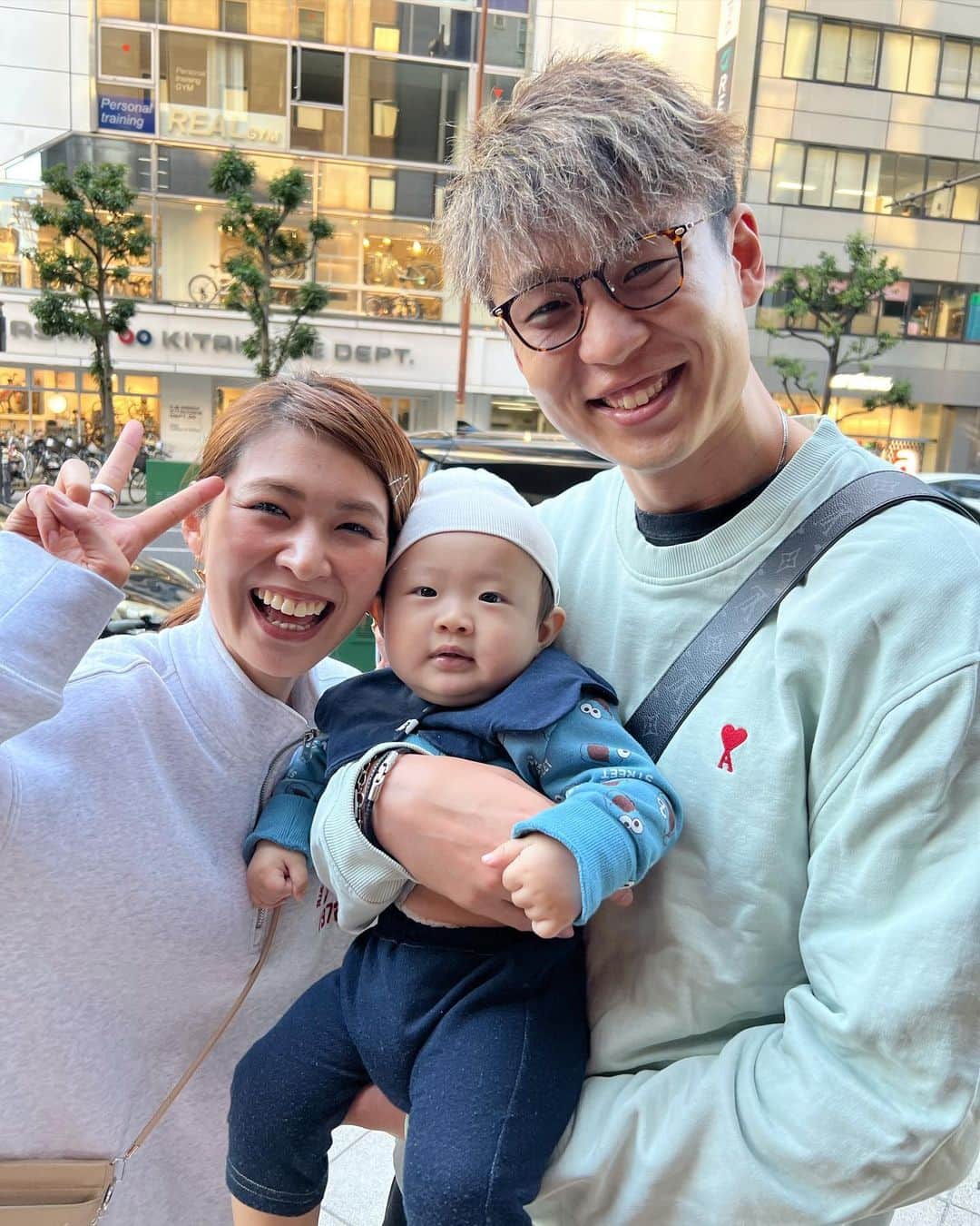 木村沙織のインスタグラム：「. 信号待ちしてる小野寺くん見つけて、全力で手振ったら気づいてくれた😂👋🏼 . . リーグ頑張ってねー☺️✊🏼 . . #すごい普通に写真撮ってくれたけど話したのはじめて😂優しい〜」