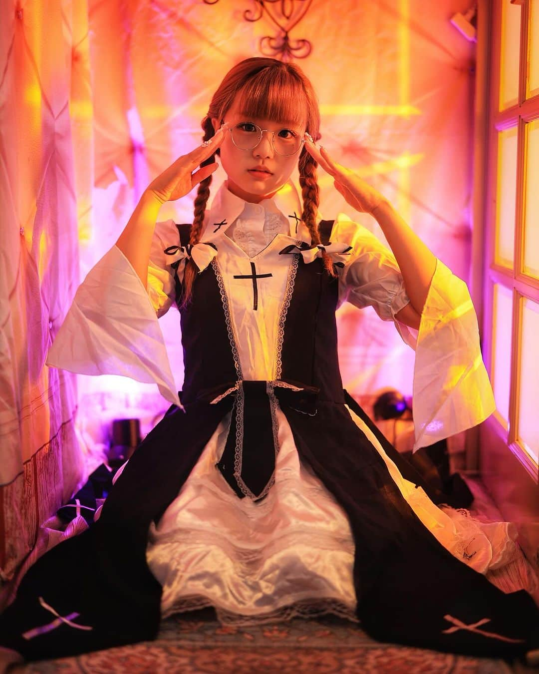 舘林佳史のインスタグラム：「ハッピーハロウィン🎃 人気17Liver✨魔法少女あかねちゃん🧝‍♀️✨ ハロウィンコスプレかわいかった😍💕 @miracleeen_akane_24   静岡OMCスタファンスタジオ @stafan_club   ༚┈❁┈༚༝༝༚┈❁┈༚༝༝༚┈❁┈༚༝༝༚┈❁┈ ༚༝   誰でも物語の主人公になれるをキャッチコピーに ドラマや映画の物語のワンシーンの様なDramaticStoryPhotと言う名前で活動作品作りをしています。  大好評のドラマティックフォトのご依頼はこのクオリティーで30000円〜(ほぼ諸経費)で受け賜わっています)^o^(   素敵な作品を一緒に作りたい！コラボレーションしたい 美容師・メイクアップアーティストさん ・服飾デザイナーさんクリエイターさんも随時募集中です✨  お姫様になりたい👸物語の主人公になってみませんか^ ^⁉︎  たった一枚の写真で人生が変わる‼️  ドラマティックフォト撮影に興味がある方撮影依頼 お待ちしてます☺️💓  モデル宣材撮影 コンポジ Book作り プロフィール撮影 ブライダルフォト記念撮影 衣装レンタル 成人式 着物ドレスロケーションフォト スチール サロンモデル撮影 写真集等撮影のご依頼何でもお気軽にお問い合わせDM下さい✨  ༚┈❁┈༚༝༝༚┈❁┈༚༝༝༚┈❁┈༚༝༝༚┈❁┈ #ハロウィン #ハロウィン🎃 #happyhalloween #ドラマティックフォト #liver  #ライバー #ハロウィンコスプレ #コスプレ #コスプレ撮影 #シスター #かわいい #かわいい女の子 #アニメ顔 #ポートレート #作品作り #モデル #モデル募集 #スタジオ #自社スタジオ #スタジオ撮影 #撮影依頼受付中」