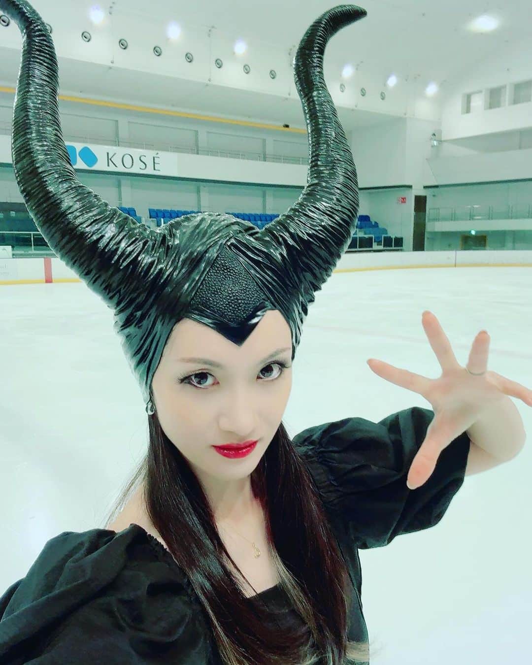 荒川静香のインスタグラム：「Happy Halloween💜🧡 👻🎃😈💫🐈‍⬛🍫🍬🍦🍭🍪」