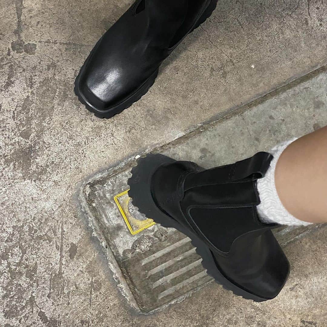 のインスタグラム：「ㅤㅤㅤㅤㅤㅤㅤㅤㅤㅤㅤㅤㅤ @clarksshoes  中フカフカで履きやすくて最高💖 ㅤㅤㅤㅤㅤㅤㅤㅤㅤㅤㅤㅤㅤ #clarks #クラークス #pr」