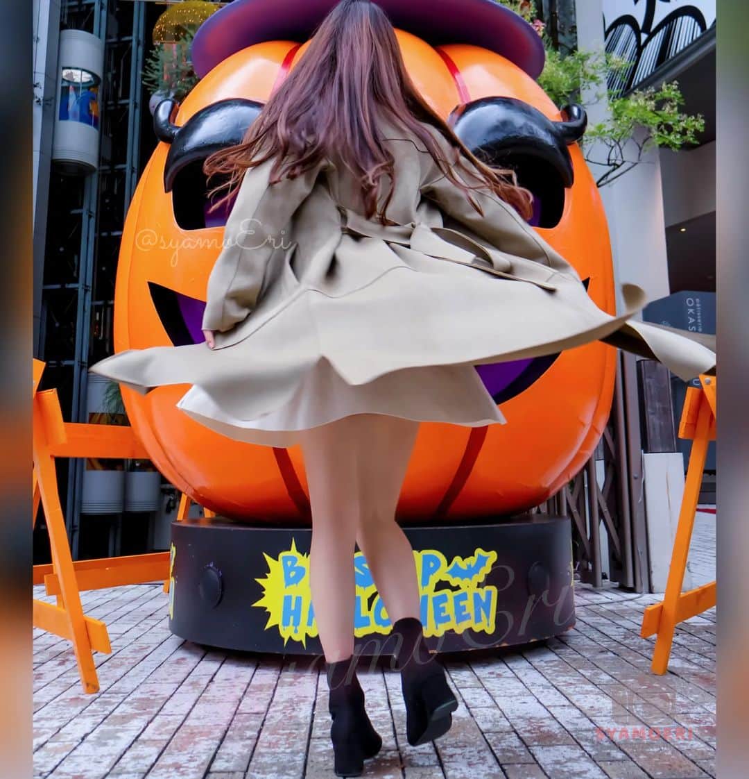 のインスタグラム：「おはよー⛅ 今日はカボチャの日🎃 HAPPY HALLOWEEN👻 peace✌️  限定動画📽️と写真📸はプロフィールのリンクから観れるよ💕 インスタのサブスクには限定のストーリーやおまけを投稿してるよ📸🎶  #portrait_shots #カメラ女子 #photography #ポートレート #peace #ハロウィン #halloween」