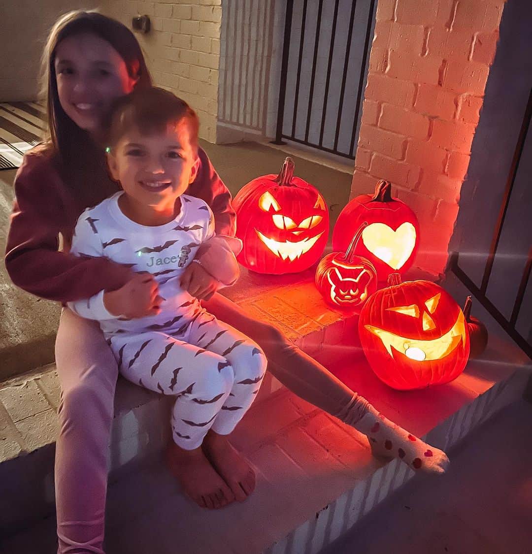 ジャナ・クレイマーのインスタグラム：「🎃」