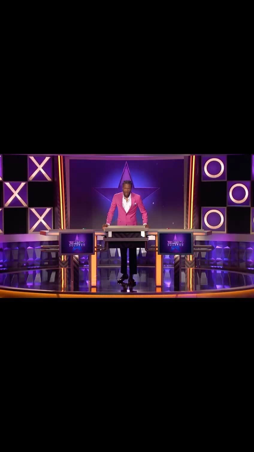 ケビン・ハートのインスタグラム：「🎤🌟 Major shoutout to my brother @DCYOUNGFLY whose killing it hosting his new hit show Celebrity Squares on @VH1! 🙌  Don’t miss the fun, tune in TOMORROW at 8/7c! 📺🤣 #CelebritySquares」