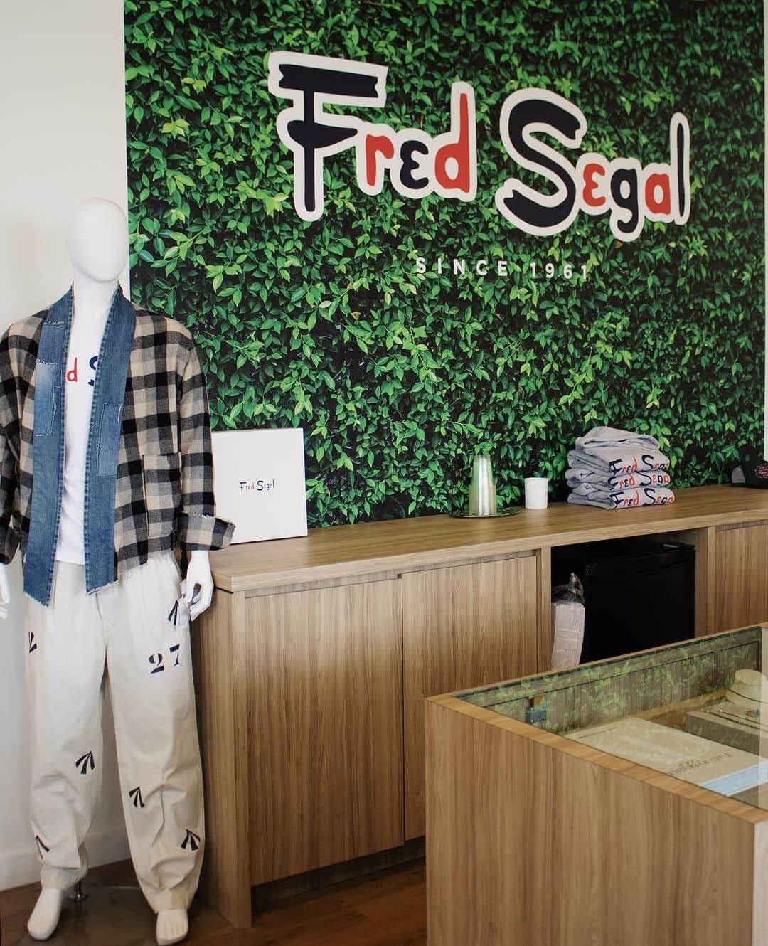 Fred Segalのインスタグラム：「Fred Segal ❤️ Santa Monica.  Visit our newest location, 1533 Montana Avenue.」