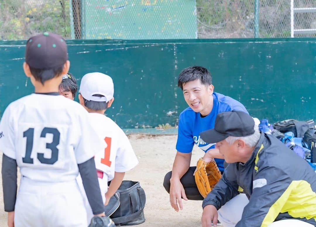 矢野燿大さんのインスタグラム写真 - (矢野燿大Instagram)「・ 2023.10.29(日)⚾️  夢は叶う！ヒーロー伝説はここから！ のイベントに参加させてもらいました😄  午前中は子どもたちの野球教室⚾️ 午後からは大人の野球大会⚾️ 夜は講演会の豪華3本立て😄  天気にも恵まれ、楽しい時間を過ごしました😄  また、今回のイベントにおいて、 39基金へ【24,030円】の募金をいただきました。 ご協力に心から感謝いたします！  主催者ならびに、スタッフの皆様、 ありがとうございました！  by ヤノマネ  #矢野燿大 #大嶋啓介 さん #コラボイベント #野球教室 #大人の野球大会 #講演会 #矢野ガッツ #ゆめのとびらプロジェクト」10月31日 8時54分 - yano_akihiro3988