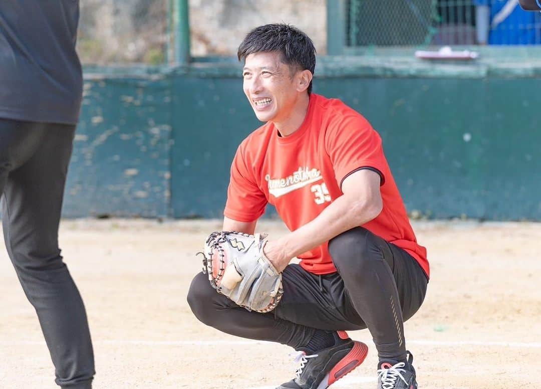 矢野燿大さんのインスタグラム写真 - (矢野燿大Instagram)「・ 2023.10.29(日)⚾️  夢は叶う！ヒーロー伝説はここから！ のイベントに参加させてもらいました😄  午前中は子どもたちの野球教室⚾️ 午後からは大人の野球大会⚾️ 夜は講演会の豪華3本立て😄  天気にも恵まれ、楽しい時間を過ごしました😄  また、今回のイベントにおいて、 39基金へ【24,030円】の募金をいただきました。 ご協力に心から感謝いたします！  主催者ならびに、スタッフの皆様、 ありがとうございました！  by ヤノマネ  #矢野燿大 #大嶋啓介 さん #コラボイベント #野球教室 #大人の野球大会 #講演会 #矢野ガッツ #ゆめのとびらプロジェクト」10月31日 8時54分 - yano_akihiro3988