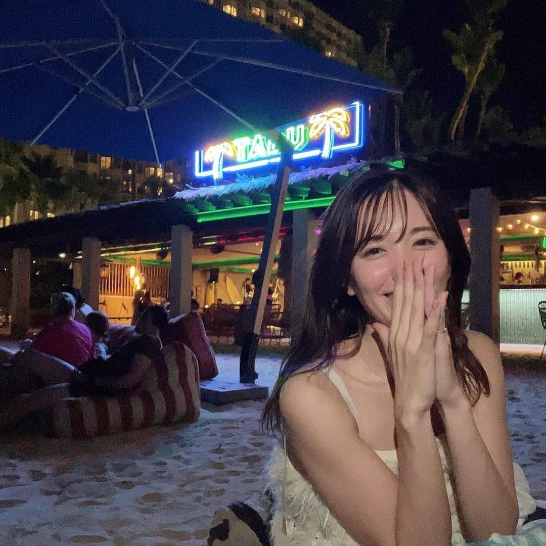 長江愛美さんのインスタグラム写真 - (長江愛美Instagram)「🇬🇺🌛  ホテルのtabu bar🍸  海辺で生演奏を聴きながら、 大きなソファで寝転びながら、 お酒が飲める、ほーんとに素敵な空間だった🥰🍸🪇🎤🌊🛋️  @dusitthaniguam  #dusitthaniguam  #デュシタニグアム #デュシタニグアムリゾート  #グアム旅行  #グアム旅 #guamtrip  #tabubar #tabu #guam」10月31日 9時00分 - manamin.512