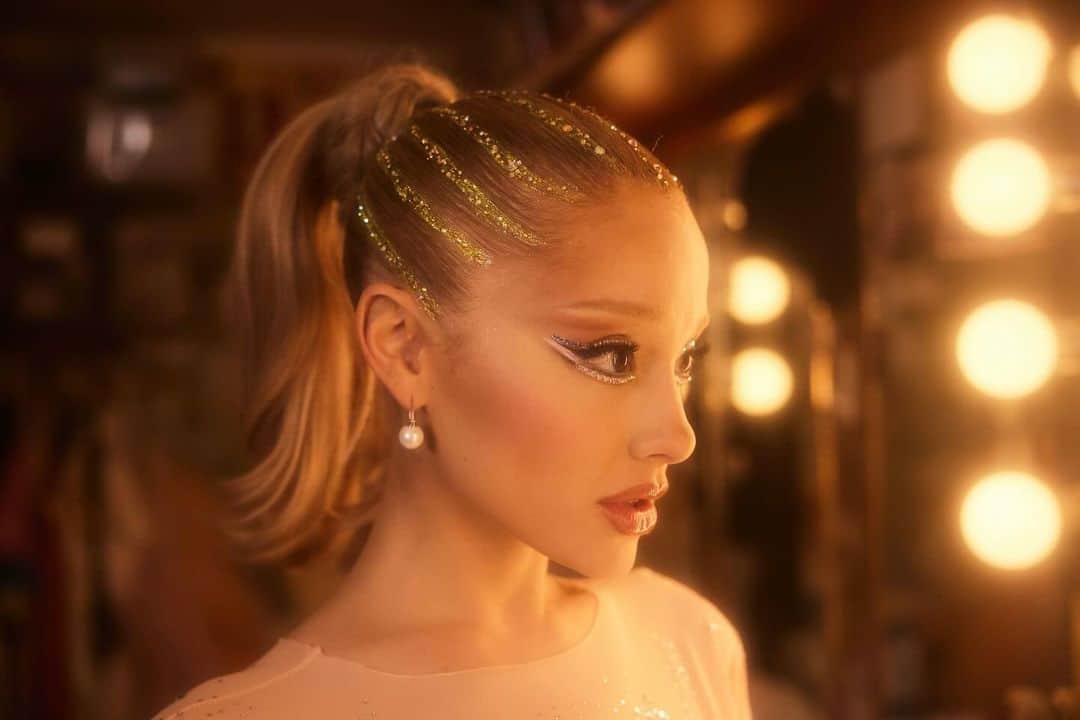 アリアナ・グランデさんのインスタグラム写真 - (アリアナ・グランデInstagram)「different places !!!!!」10月31日 9時02分 - arianagrande