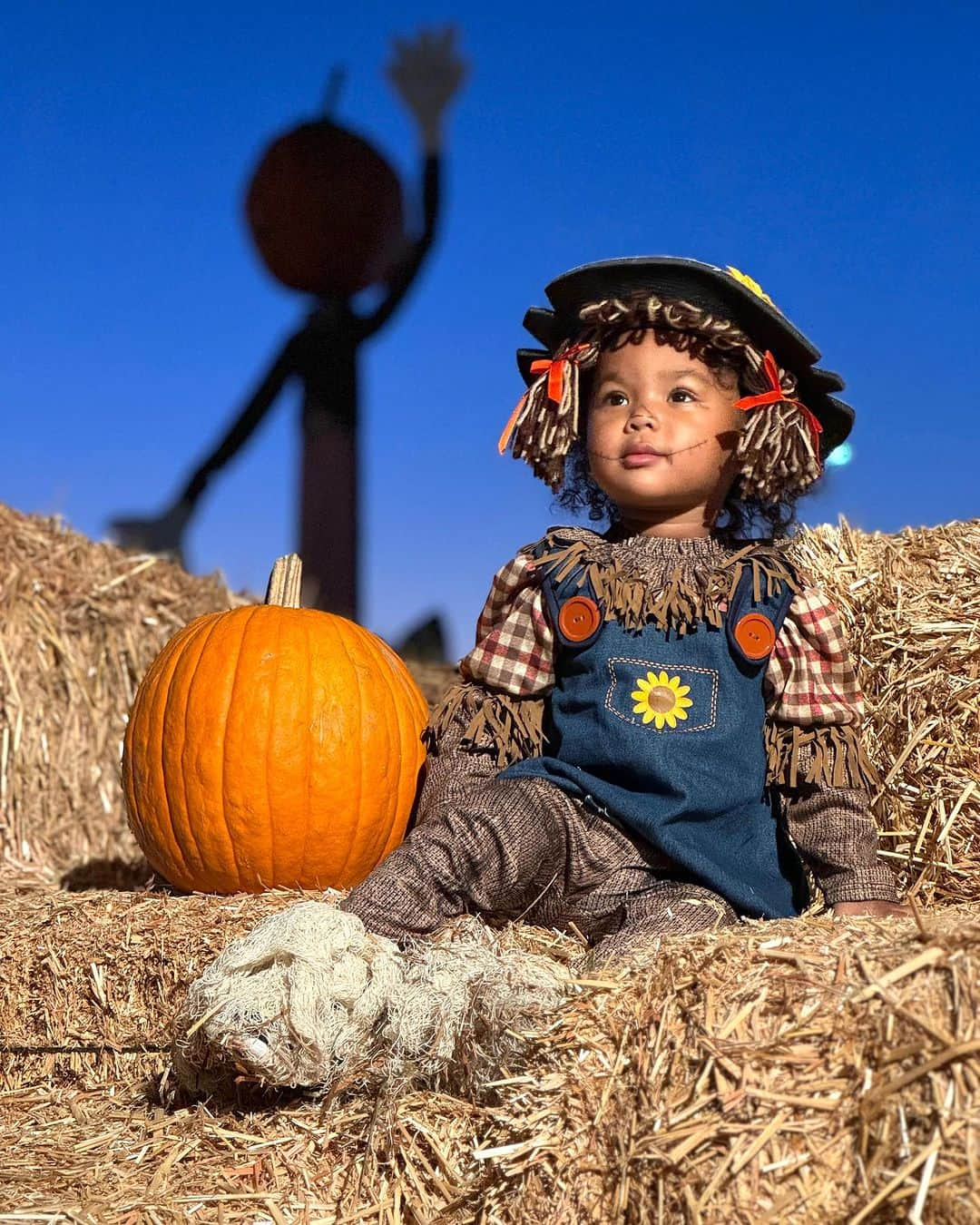 ジーニー・チェンマイのインスタグラム：「Nobody:  @monacomaijenkins: Hayyy ya’ll 🎃」