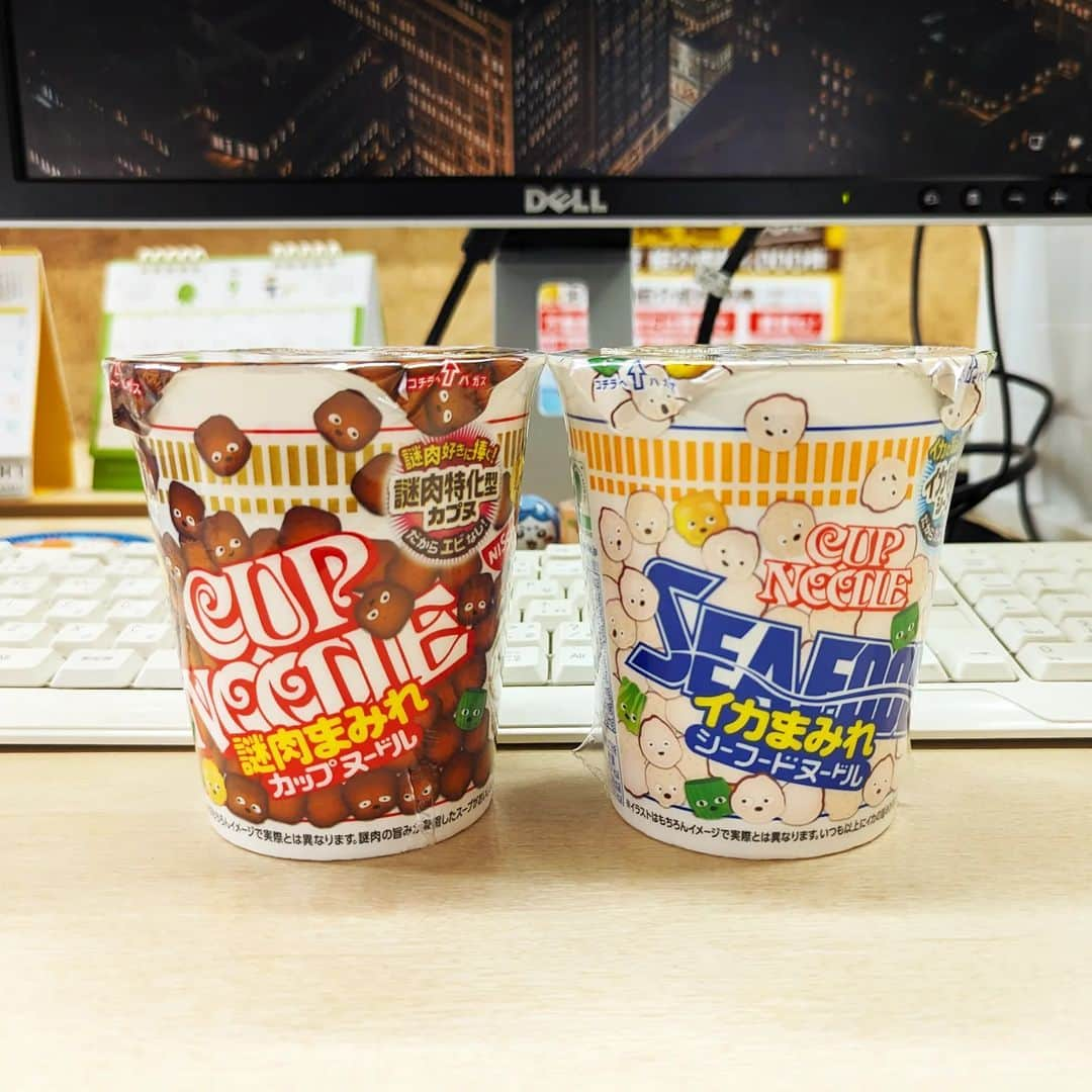 島田佳奈さんのインスタグラム写真 - (島田佳奈Instagram)「朝からコンビニで衝動買い。 どっちから食べようかなー♡  #カップヌードル #謎肉まみれ #イカまみれ #もちろん食べるのはランチです」10月31日 9時13分 - shimadakana