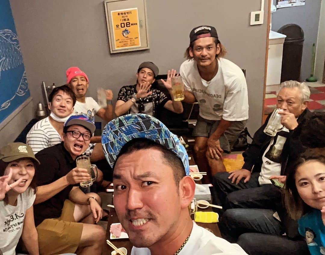 五十嵐恭雄さんのインスタグラム写真 - (五十嵐恭雄Instagram)「草野球チームで沖縄へ！⚾️ 3泊4日毎日全力疾走で遊んで笑って飲んでー！🍍 15周年突入の東中野パイオッツ🏃 来年も行きましょうー！！  #野球 #草野球 #沖縄 #日本 #旅 #旅行」10月31日 9時13分 - yasuo_ikarashi_