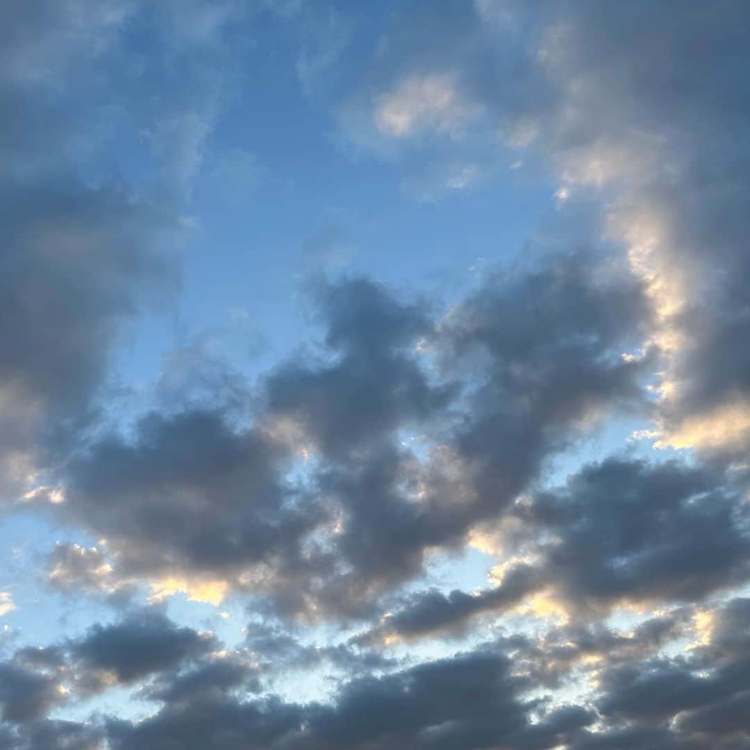 葵音琴さんのインスタグラム写真 - (葵音琴Instagram)「早起きは嫌いだけど早起きするといい景色見れる︎︎☁︎*」10月31日 9時14分 - tsukiato_neko