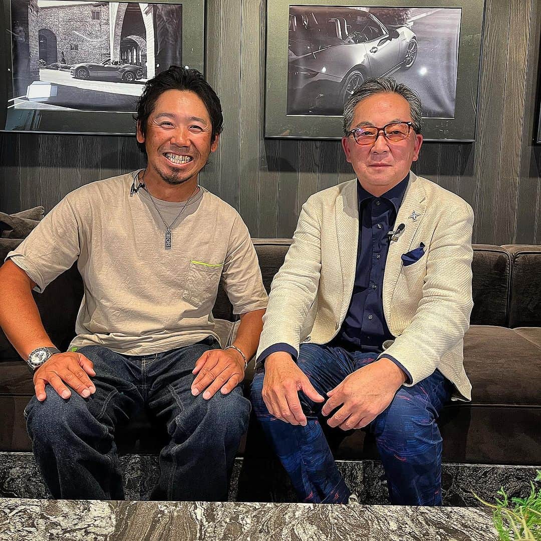 伊豫部健のインスタグラム：「昨日はメインスポンサーであるマツダ株式会社さんのご依頼で、東京は関東MAZDA板橋本店にて、モータージャーナリストの清水和夫さんと対談取材をさせて頂きました‼️ @mazda_jp   テーマは燃料であるディーゼルについてですが、ホントに知らない事だらけで勉強にもなり、個人的に清水さんのお話しがめちゃくちゃ面白く貴重な経験をさせて頂きました^ ^  今回の対談の模様はMAZDAさんのオフィシャルWEBを始め、YouTubeやSNSに2年間掲載されるので、是非またご覧になって頂ければと思います^ ^  また定期的にこうした撮影をしていくみたいなので、今後もお楽しみに~。  改めてCXシリーズをマツダ株式会社さんから提供して頂いてますが、お話しを聞けば聞くほど釣り人にはマツダ車、そしてディーゼルは向いてるなと実感しました👍👍👍  また是非CXシリーズに興味を持って頂ければと思います^ ^  @ken_iyobe  @10ftu_kiob_smpfishing  @10tenfeetunder_kiob  @se9rets  @backss_lureshop  @zhanna_smpfishing  @ge_one.official  @mazda_jp  @sunline_japan  @gancraft_taka  @b.b.rush  @hayabusa_bass  @zpijapan  #LUCK @irogumi.ceo  @kingwolf.1969  @shimanofishing_jp  @gary_international_kk  @ringstar_1889  @talex_fishing  @sadayoshi_sugiyama  @aroma_coffee_roastery  #ラインアート @kousan_10ftu  @30_taxi  @regar_marine_japan  #iyoken #kiob #Bin5 #イヨケン #伊豫部健 #10ftu  #10tenfeetunder #10ftuスーパーディーラー #セキュレッツ #バックス #イヨケンコーヒー #10ftuチャンネル #イヨケンカレー #清水和夫 #モータージャーナリスト #関東MAZDA板橋本店 #マツダ株式会社 #cx5」