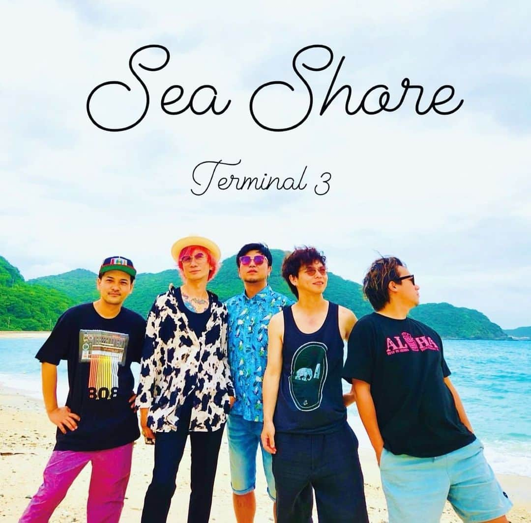 Ju-kenさんのインスタグラム写真 - (Ju-kenInstagram)「New digital single  “Sea Shore” 11/8 配信スタート！  作詞にO’hare、ゲストプレイヤーにSatokoを迎え、ツインドラムの妙技で、愛する渡嘉敷島を歌にしました💕  ぜひお聴きください😆  #terminal3 #newdigitalsingle #seashore #O’hare #Satoko #渡嘉敷島 #沖縄  Thanx maxxx to @fc_satoko 、We love you 💕  #光永泰一朗  #藤山周 #鴨居哲也 #山﨑悠平 #北川遊太 #Ju_ken」10月31日 9時30分 - jkn627