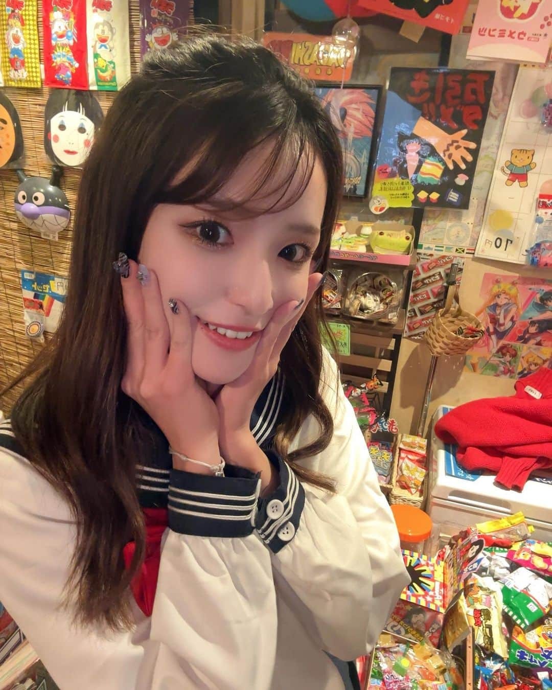 柴崎なおのインスタグラム：「ハロウィン👻久しぶりに仕事以外でした ２８歳ｊｋごめんなさい  駄菓子バーめちゃくちゃ楽しかったよ なんかお菓子口につけとるけど許して  #博多弁カープ女子 #カープ女子 #野球女子 #ボレジョ #大阪 #福岡 #japanesegirl   #タレント #モデル #ラジオパーソナリティ  #ポートレート #被写体 #photographer  #コスプレ #ハロウィン #コスプレ女子 #コスプレ写真 #制服 #制服女子 #制服コスプレ #セーラー服 #セーラー服コスプレ #jkブランド #jk制服 #痛いよ #ハーフアップ #ハロウィンコスプレ #ハロウィン仮装 #駄菓子バー #平成ギャル」