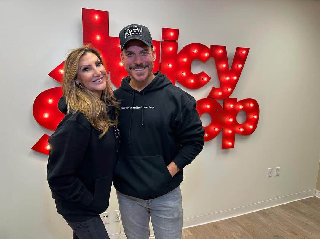 ヘザー・マクドナルドさんのインスタグラム写真 - (ヘザー・マクドナルドInstagram)「Reality TV and its Future with Vanderpump & House of Villains star Jax Taylor  Jax Taylor is back just in time to discuss the Vanity Fair article about the infamous reality reckoning! I read the whole thing so you don’t have to – we’ll cover it all! Tom Sandavol roller-skated into the grand opening of Jax’s LA restaurant. Why did Jax sleep on the couch in the House of Villians? Then, we get into the latest with Kyle and Mauricio, including his big real estate lawsuit. Is he in a relationship with his dance partner? Are Dorit and PK really separated? Enjoy this juicy episode! @mrjaxtaylor #houseofvillains #bravotv #rhony #rhoc #rhoc #bravotv #bravocon #juicyscoop #vanderpumprules #jaxtaylor #heathermcdonald #ramonasinger  #comedy #reality #realityreckoning」10月31日 9時40分 - heathermcdonald