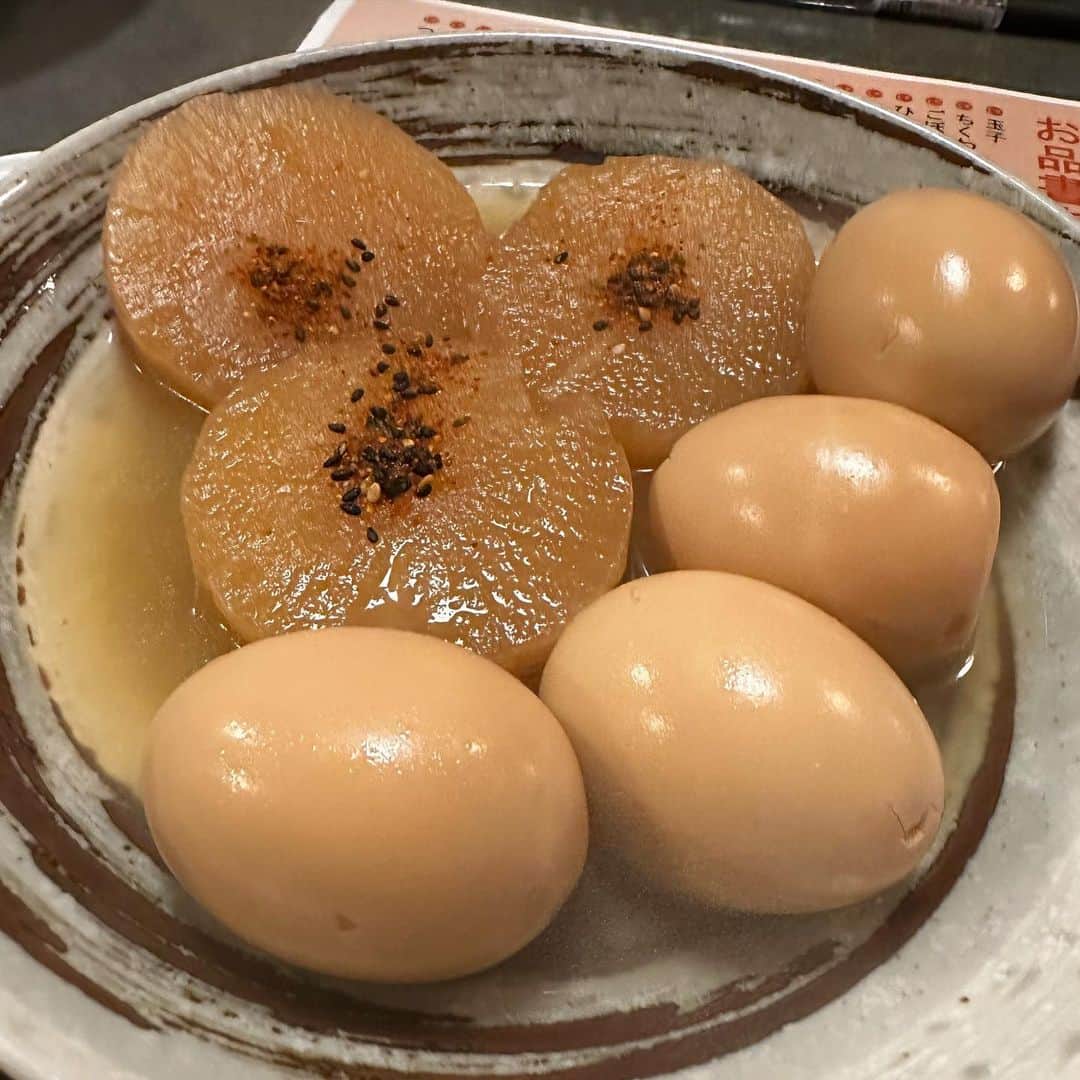 ハチミツ二郎さんのインスタグラム写真 - (ハチミツ二郎Instagram)「大阪の夜はなるべく花くじらのおでんが食べたくて。 昔から行列店だったけどミシュランビブグルマンに選ばれて更に行列店に。 ここのおでんは本当に美味い。これから寒くなって最高だろうな。  #おでん #花くじら #隠れミッキー」10月31日 9時35分 - jirohachimitsu