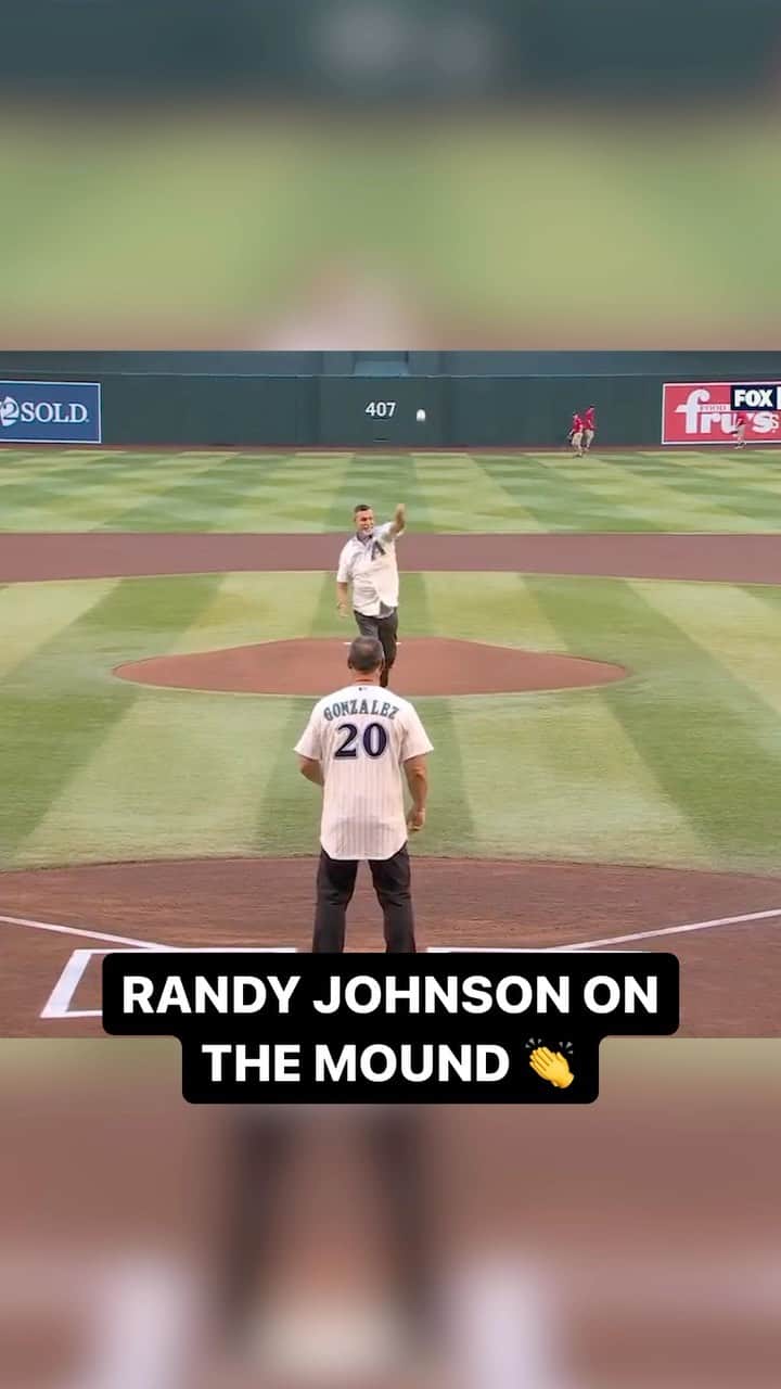 アリゾナ・ダイヤモンドバックスのインスタグラム：「Randy Johnson threw out the first pitch to Luis Gonzalez before today’s game 💪 @dbacks」