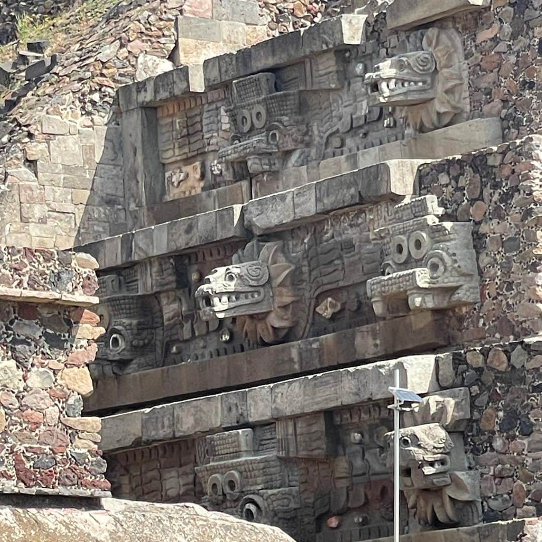 つばさ舞さんのインスタグラム写真 - (つばさ舞Instagram)「. つばさ舞のメキシコ旅行✈️🇲🇽 . . 紀元前2世紀から6世紀まで繁栄した、 テオティワカン文明の中心となった巨大な宗教都市遺跡‼️ 念願のテオティワカン堪能してきたよ♡ . . . . . . . . #つばさ舞#AV女優 #メキシコ#テオティワカン #エイトマンプロダクション」10月31日 9時38分 - tubasa___mai