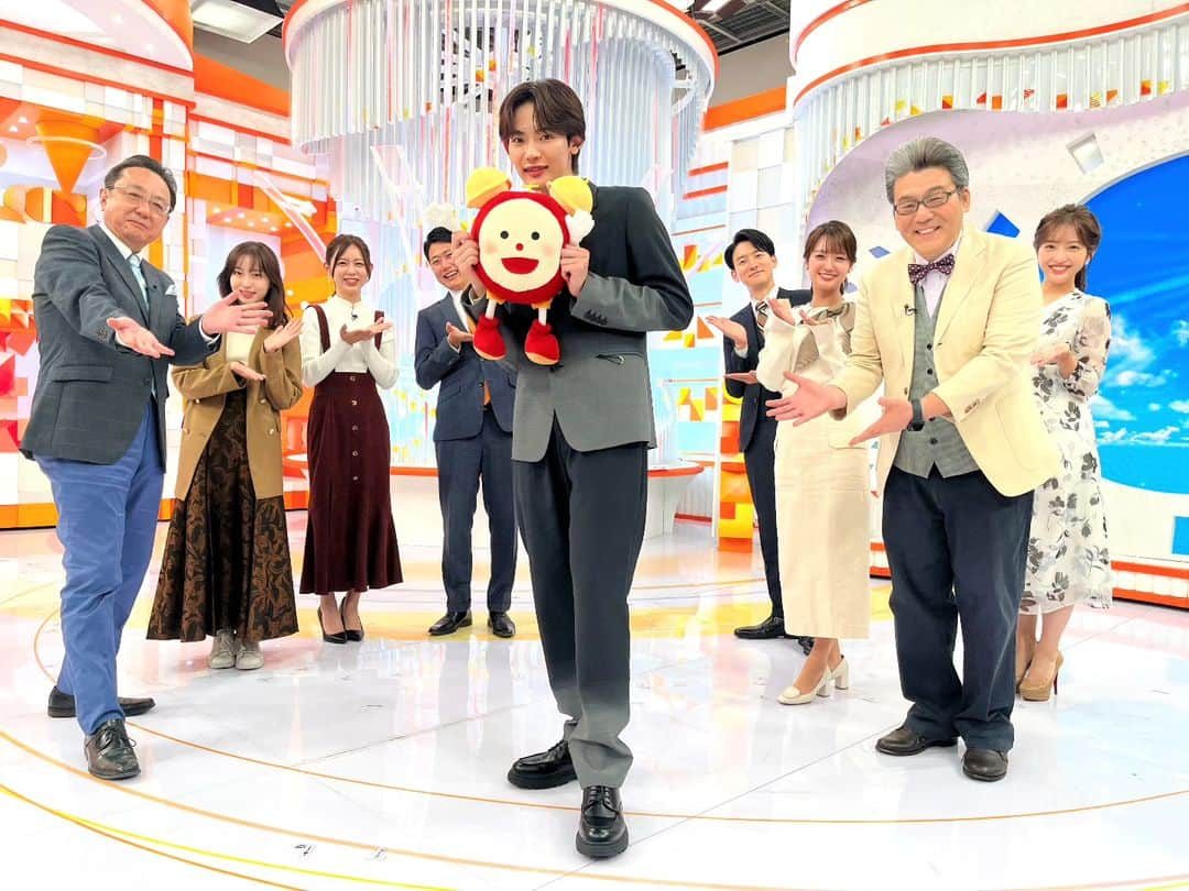 フジテレビ「めざましテレビ」さんのインスタグラム写真 - (フジテレビ「めざましテレビ」Instagram)「脚長っ✨な #NOA さんにムダに対抗する #三宅正治 アナにもご注目を🤣  ダンスにターンそしてモノマネまで…💦最後まで大活躍‼️ムチャぶりだらけでしたが #マンスリーエンタメプレゼンター ありがとうございました⏰❣️  また11月25日（土）の #めざましテレビ30周年フェス in仙台 で会えますね🥰楽しみでーす⤴️  #めざましテレビ」10月31日 9時44分 - mezamashi.tv